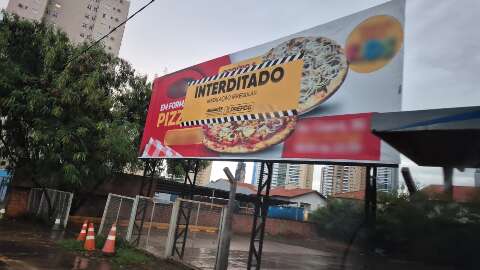 Prefeitura da Capital interdita outdoors e painel de LED por irregularidades