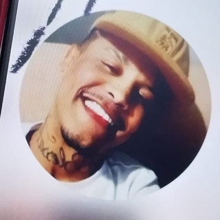 Homem de 34 anos &eacute; morto a tiros por dupla em motocicleta