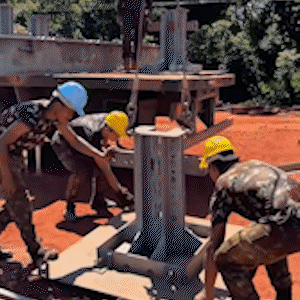 Riedel vistoria obras de ponte provis&oacute;ria sobre o Rio do Peixe