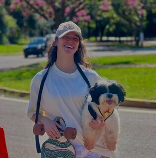 Cachorro Luke anda de skate e vira sensa&ccedil;&atilde;o no Parque dos Poderes 