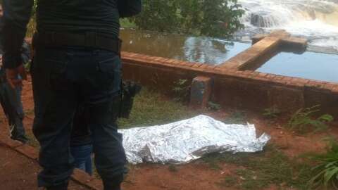 Adolescente de 15 anos bate a cabe&ccedil;a ao saltar em rio e morre afogado