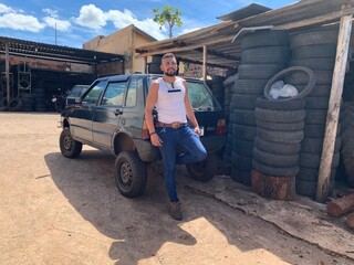 Guilherme turbinou o Uno antigo e carro virou sucesso no trânsito Guilherme turbinou o Uno antigo e carro virou sucesso no trânsito