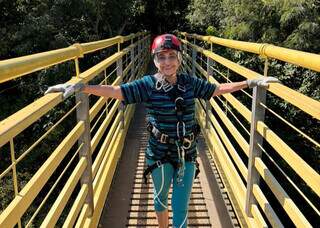 Ninguém segura a Edna, que fez 90 metros de rapel aos 80 anos Ninguém segura a Edna, que fez 90 metros de rapel aos 80 anos