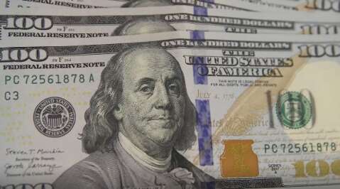 D&oacute;lar tem 2&ordm; recuo consecutivo e segue fechando abaixo de R$ 5