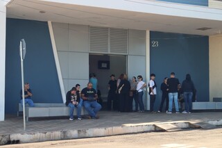 Familiares se despedem de arquiteta que morreu ao cair de caminhonete Familiares se despedem de arquiteta que morreu ao cair de caminhonete