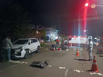 Condutor suspeito de embriaguez bate em motos na Ant&ocirc;nio Maria Coelho