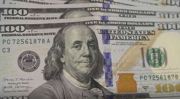 D&oacute;lar tem 2&ordm; recuo consecutivo e segue fechando abaixo de R$ 5