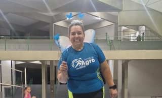 Familiares se despedem de arquiteta que morreu ao cair de caminhonete Familiares se despedem de arquiteta que morreu ao cair de caminhonete