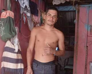 Jovem de 22 anos morre após ser esfaqueado em Ponta Porã Jovem de 22 anos morre após ser esfaqueado em Ponta Porã