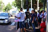 Professores protestam no Centro por concursos, previdência e salários