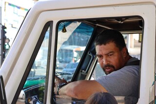 Quem entende? Placa proibindo conversão na 13 de Maio volta a ser coberta Quem entende? Placa proibindo conversão na 13 de Maio volta a ser coberta