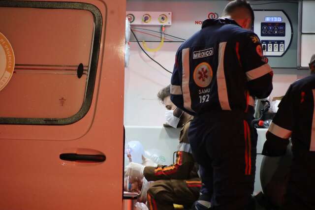 Subtenente aposentado que atirou na esposa est&aacute; vivo, mas em coma no hospital