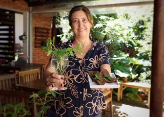 Mel com manjericão maracujá é receita simples e cheia de sabor Mel com manjericão maracujá é receita simples e cheia de sabor