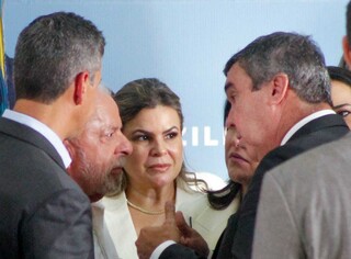 Em agenda com Lula, Riedel assina empréstimo de US$ 200 milhões para rodovias Em agenda com Lula, Riedel assina empréstimo de US$ 200 milhões para rodovias