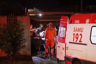 PM mal termina ocorr&ecirc;ncia e j&aacute; flagra 2&ordf; tentativa de feminic&iacute;dio no meio da rua