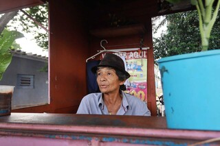 Mesmo com ordem de despejo e press&atilde;o do MP, comerciantes seguem em pra&ccedil;a p&uacute;blica