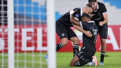 Cruzeiro leva gol no fim e Botafogo vence fora com decis&atilde;o tardia