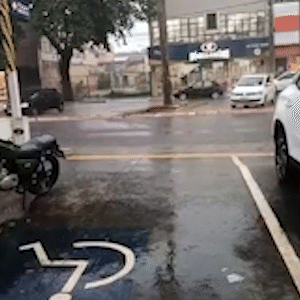 Chuva alaga ruas da &aacute;rea central e acumulado do m&ecirc;s chega a 50 mm