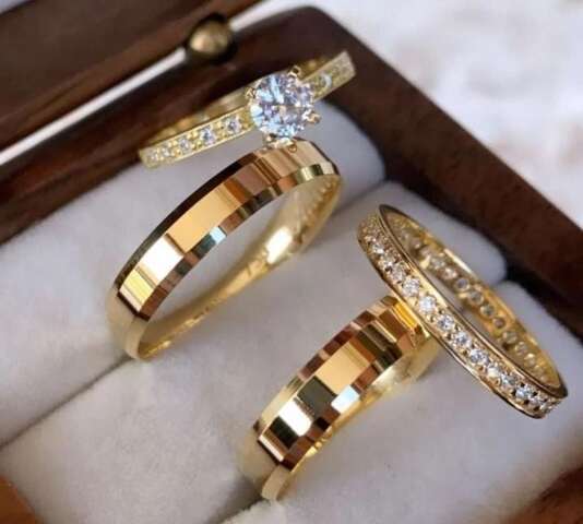 Jandira faz moedas de 1950 virarem "j&oacute;ias" que parecem ouro