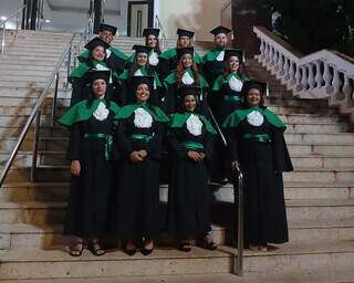 No lugar do diploma, dor vira homenagem em formatura de v&iacute;tima de feminic&iacute;dio