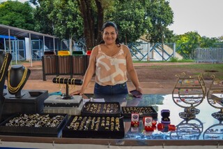 Jandira faz moedas de 1950 virarem "j&oacute;ias" que parecem ouro