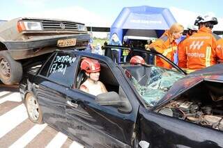 Simulado de resgate em rodovia tem at&eacute; opera&ccedil;&atilde;o com helic&oacute;ptero da Aeron&aacute;utica