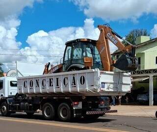 Caminhoneiro foge ap&oacute;s derrubar rede el&eacute;trica em trecho da Tamandar&eacute;