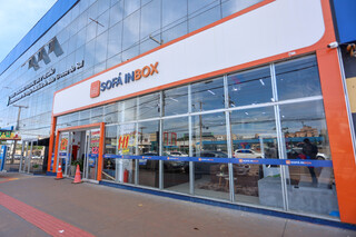 Anivers&aacute;rio Sof&aacute; Inbox: combo sof&aacute;, poltrona e puff por 12x R$ 228