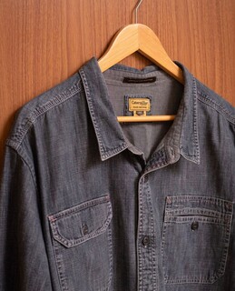 &Eacute; hoje: bazar de grife tem at&eacute; 90% de desconto e camiseta autografada por Neymar