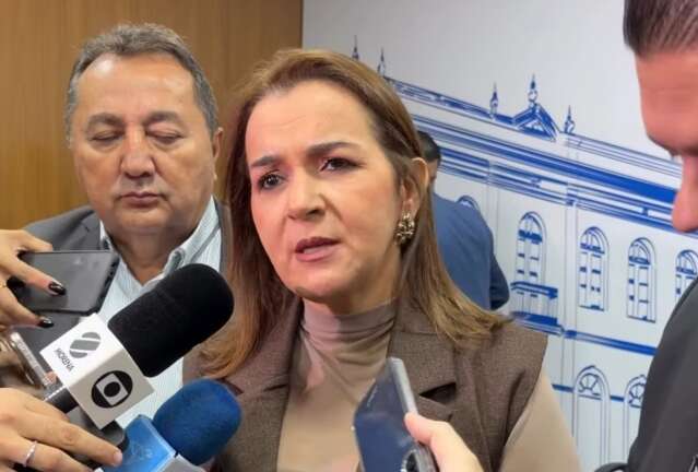 Adriane reclama de ataques e busca abrir di&aacute;logo para terceirizar postos 