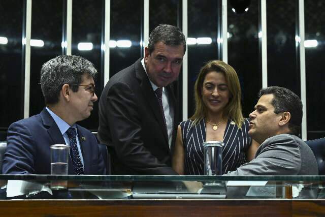 Governo ainda depende assinaturas e "corre contra o tempo" para liberar R$ 1 bi