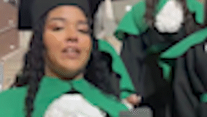 No lugar do diploma, dor vira homenagem em formatura de v&iacute;tima de feminic&iacute;dio