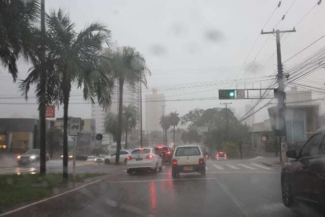 Quinta-feira tem alerta de temporal para 49 cidades e m&aacute;xima de 36&deg;C