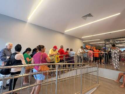 Nem lei, nem tecnologia livram clientes de filas em bancos