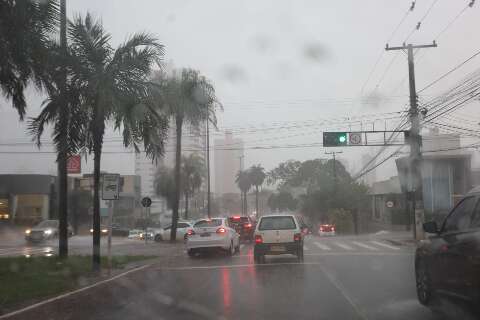 Quinta-feira tem alerta de temporal para 49 cidades e m&aacute;xima de 36&deg;C