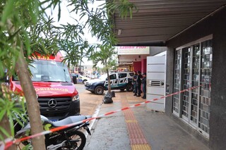 Criminosos invadem barbearia e executam homem a tiros na Capital