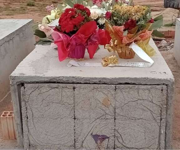 Adolescente admite presen&ccedil;a em viola&ccedil;&atilde;o de t&uacute;mulo, mas nega necrofilia