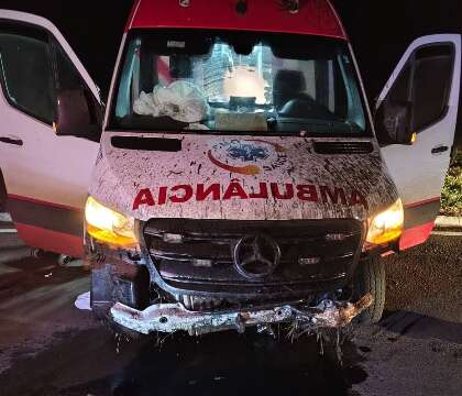Motorista dorme ao volante e bate ambul&acirc;ncia com gestante intubada