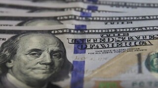 D&oacute;lar segue abaixo de R$ 5 e petr&oacute;leo derruba Bolsa