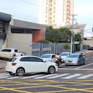 Mudan&ccedil;a de sentido na Rua 7 de Setembro causa confus&atilde;o no tr&acirc;nsito 