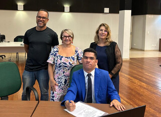 Pesquisa sobre inclus&atilde;o faz de Lucas o 1&ordm; mestre com paralisia cerebral no MS