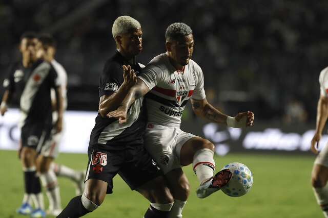Vasco vira sobre o S&atilde;o Paulo no fim, encerra jejum e sobe na tabela