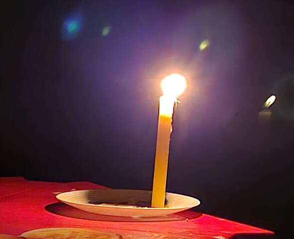 Sem energia, moradores enfrentaram madrugada de &ldquo;calor&atilde;o&rdquo; e &agrave; luz de velas