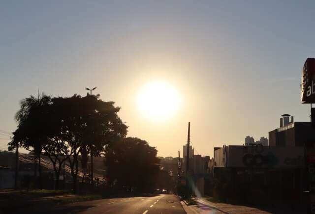 Sol predomina e calor ganha for&ccedil;a neste domingo, com baixa umidade do ar