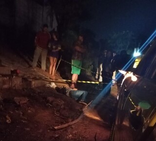 Homem &eacute; encontrado morto com 18 golpes de faca na fronteira 