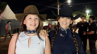 Com chapéus e botas, galera aposta no estilo para brilhar na Expogrande