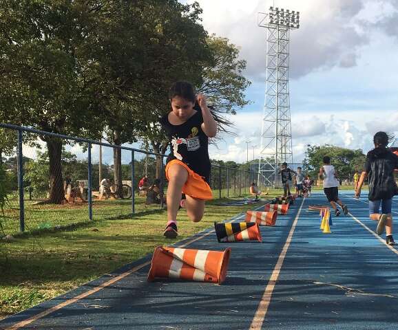 Disputas de atletismo dos Jogos Escolares da Capital continuam neste domingo
