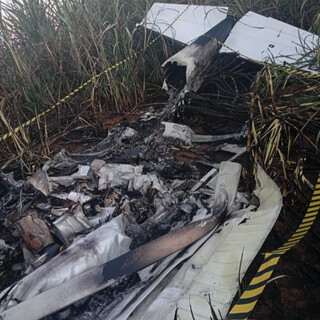 Avi&atilde;o cai em usina e piloto de MS morre carbonizado 