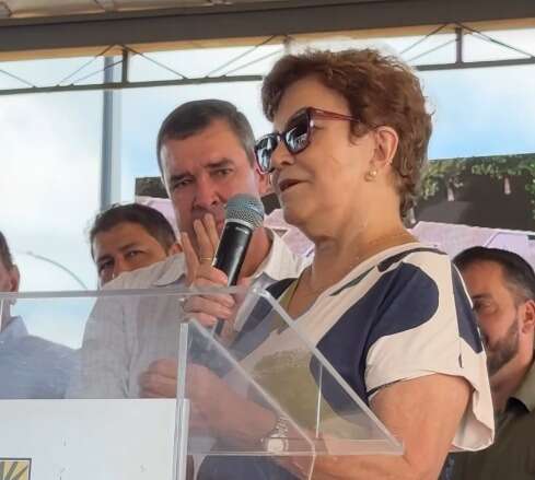 Emo&ccedil;&atilde;o em fam&iacute;lia marca inaugura&ccedil;&atilde;o de obra do governo 