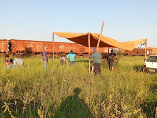 MST entra em &aacute;rea do porto seco e come&ccedil;a a levantar barracos